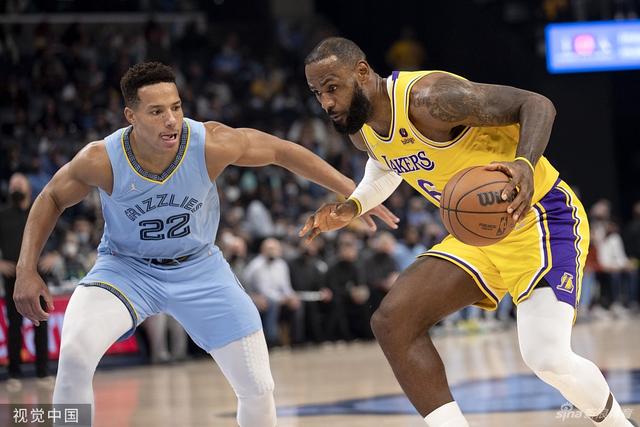 东契奇三双独行侠克奇才5连胜 火箭险胜尼克斯